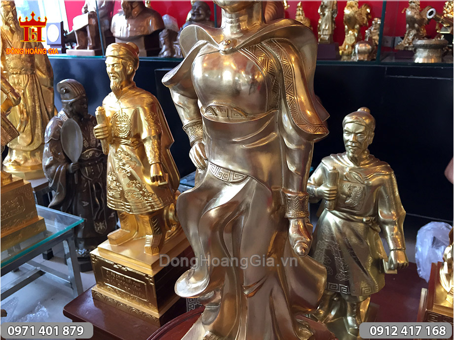 tượng nữ tướng lê chân đồng thau